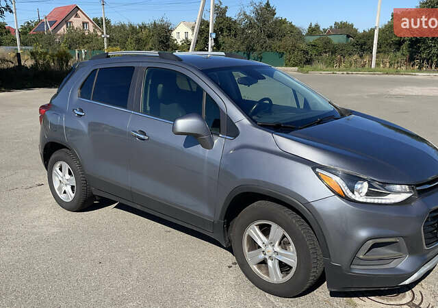 Серый Шевроле Trax, объемом двигателя 1.4 л и пробегом 115 тыс. км за 10000 $, фото 1 на Automoto.ua