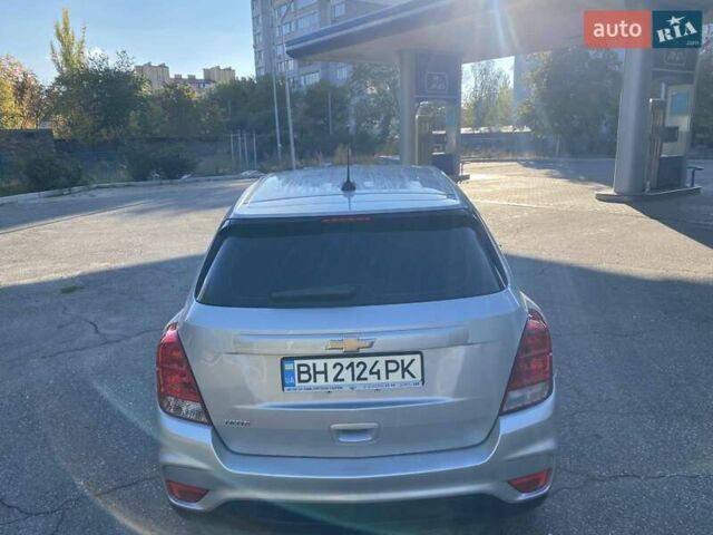 Шевроле Trax 2018 в Николаеве на Automoto.ua Серый Шевроле Trax, объемом двигателя 1.36 л и пробегом 90 тыс. км за 11200 $, фото 13 на Automoto.ua