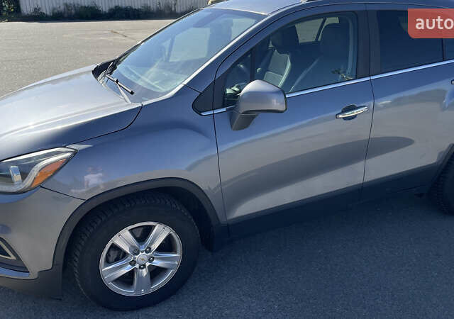 Серый Шевроле Trax, объемом двигателя 1.4 л и пробегом 115 тыс. км за 10000 $, фото 2 на Automoto.ua