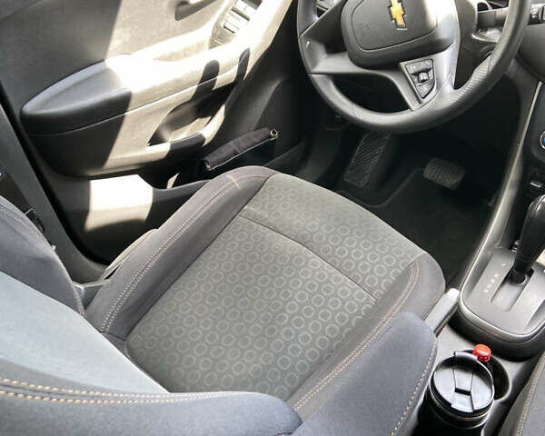 Шевроле Trax 2019 в Ровно на Automoto.ua Серый Шевроле Trax, объемом двигателя 1.4 л и пробегом 141 тыс. км за 12300 $, фото 14 на Automoto.ua