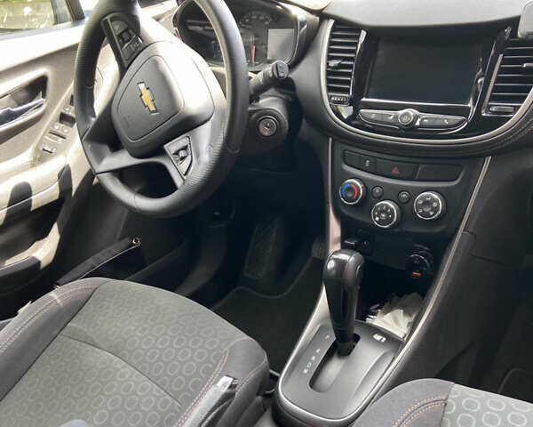 Шевроле Trax 2019 в Ровно на Automoto.ua Серый Шевроле Trax, объемом двигателя 1.4 л и пробегом 141 тыс. км за 12300 $, фото 19 на Automoto.ua