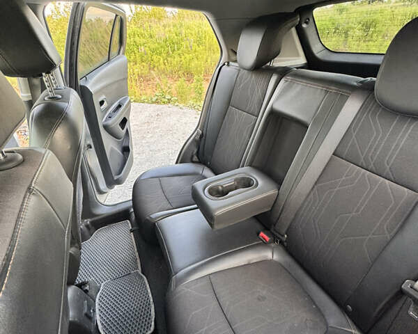 Серый Шевроле Trax, объемом двигателя 1.4 л и пробегом 92 тыс. км за 12400 $, фото 16 на Automoto.ua