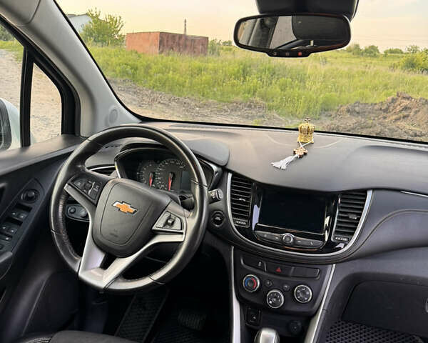 Серый Шевроле Trax, объемом двигателя 1.4 л и пробегом 92 тыс. км за 12400 $, фото 5 на Automoto.ua