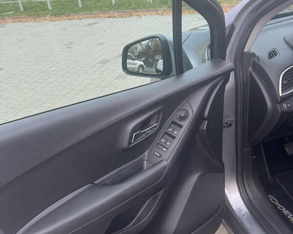 Серый Шевроле Trax, объемом двигателя 1.4 л и пробегом 202 тыс. км за 9600 $, фото 27 на Automoto.ua