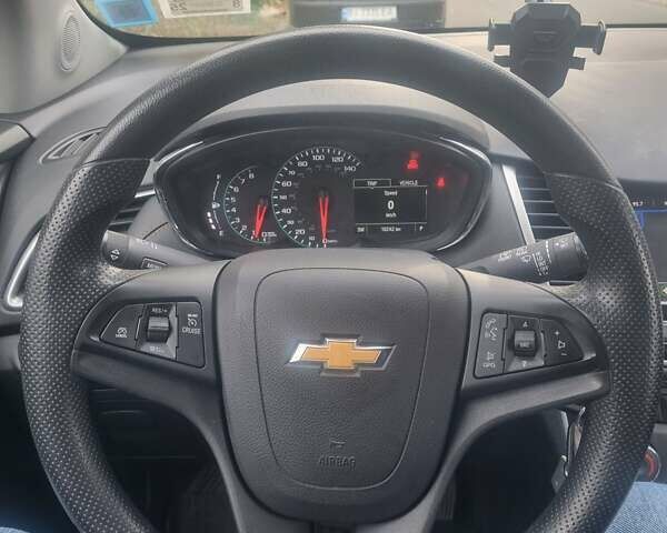 Серый Шевроле Trax, объемом двигателя 1.4 л и пробегом 19 тыс. км за 14400 $, фото 4 на Automoto.ua