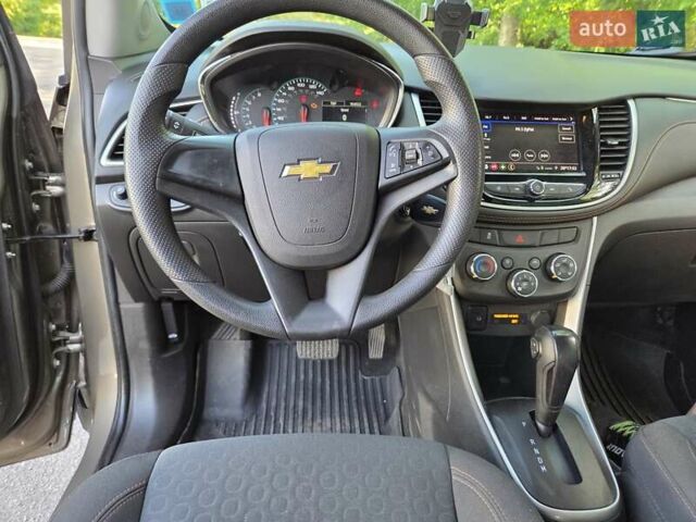 Серый Шевроле Trax, объемом двигателя 1.4 л и пробегом 19 тыс. км за 14400 $, фото 17 на Automoto.ua