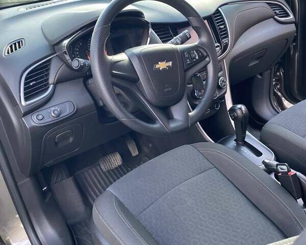 Серый Шевроле Trax, объемом двигателя 1.4 л и пробегом 54 тыс. км за 14500 $, фото 4 на Automoto.ua