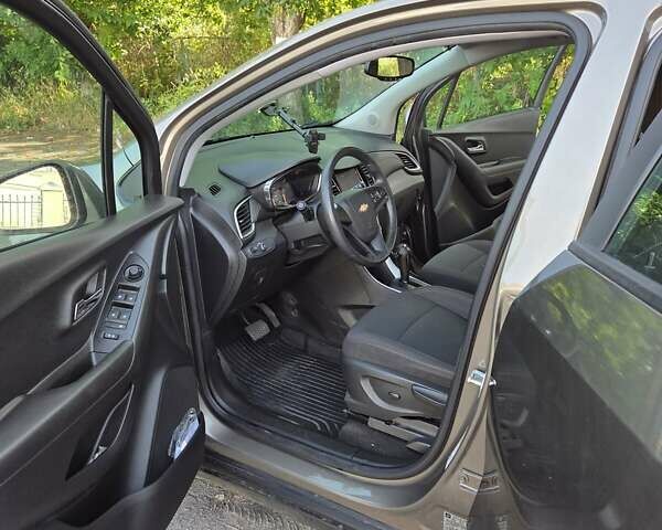 Серый Шевроле Trax, объемом двигателя 1.4 л и пробегом 19 тыс. км за 14400 $, фото 14 на Automoto.ua