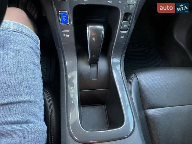 Белый Шевроле Вольт, объемом двигателя 1.4 л и пробегом 262 тыс. км за 11000 $, фото 38 на Automoto.ua