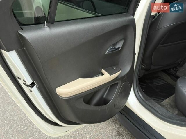 Білий Шевроле Вольт, об'ємом двигуна 1.4 л та пробігом 197 тис. км за 8000 $, фото 38 на Automoto.ua