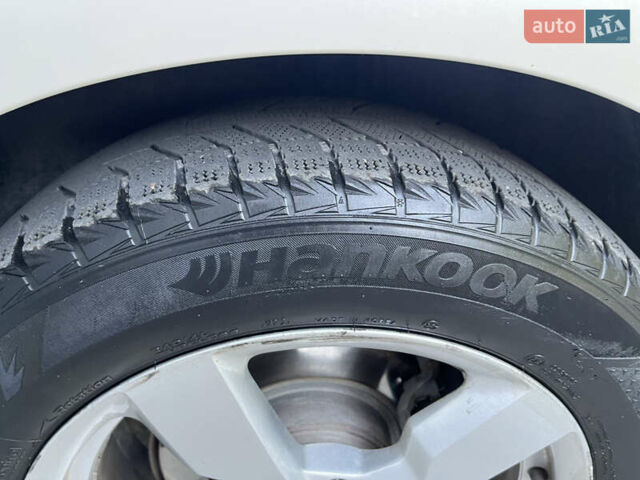 Белый Шевроле Вольт, объемом двигателя 1.4 л и пробегом 263 тыс. км за 11000 $, фото 50 на Automoto.ua