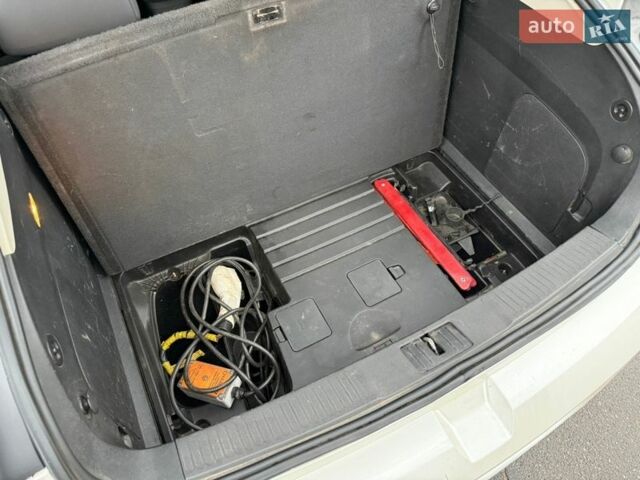 Білий Шевроле Вольт, об'ємом двигуна 1.4 л та пробігом 197 тис. км за 8000 $, фото 48 на Automoto.ua