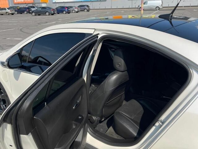 Белый Шевроле Вольт, объемом двигателя 1.4 л и пробегом 180 тыс. км за 9200 $, фото 5 на Automoto.ua