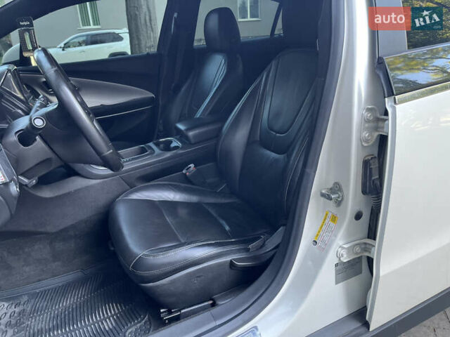 Белый Шевроле Вольт, объемом двигателя 1.4 л и пробегом 262 тыс. км за 11000 $, фото 32 на Automoto.ua