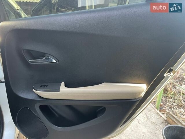 Белый Шевроле Вольт, объемом двигателя 1.4 л и пробегом 227 тыс. км за 9500 $, фото 13 на Automoto.ua