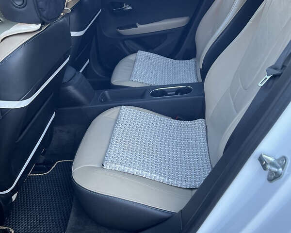 Белый Шевроле Вольт, объемом двигателя 1.4 л и пробегом 164 тыс. км за 7500 $, фото 3 на Automoto.ua