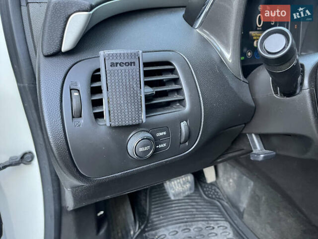 Белый Шевроле Вольт, объемом двигателя 1.4 л и пробегом 262 тыс. км за 11000 $, фото 30 на Automoto.ua