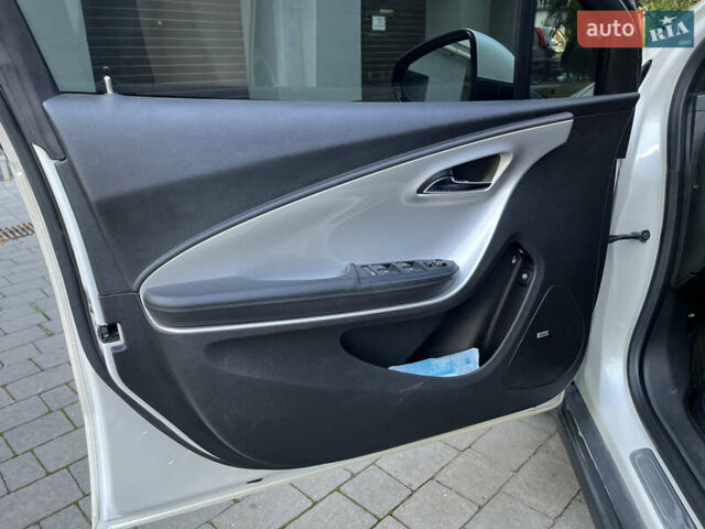 Белый Шевроле Вольт, объемом двигателя 1.4 л и пробегом 262 тыс. км за 11000 $, фото 28 на Automoto.ua