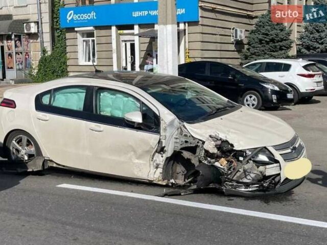 Белый Шевроле Вольт, объемом двигателя 1.4 л и пробегом 170 тыс. км за 5500 $, фото 1 на Automoto.ua