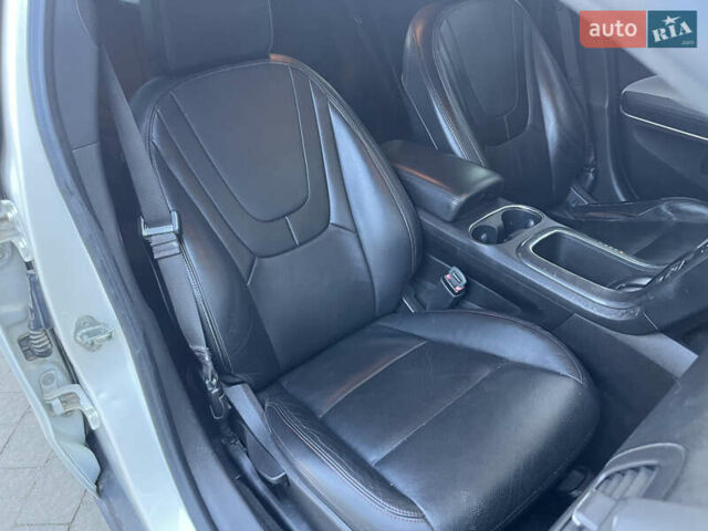 Белый Шевроле Вольт, объемом двигателя 1.4 л и пробегом 262 тыс. км за 11000 $, фото 44 на Automoto.ua