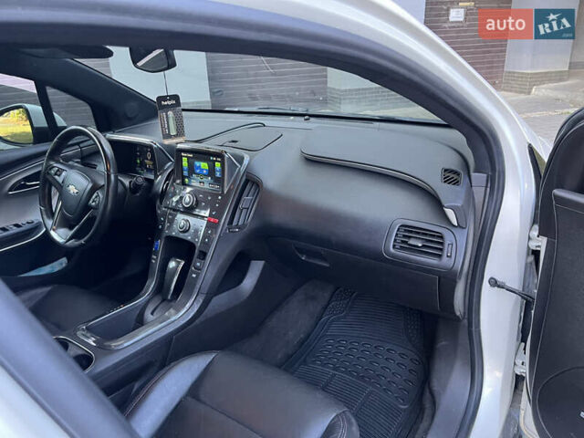 Белый Шевроле Вольт, объемом двигателя 1.4 л и пробегом 262 тыс. км за 11000 $, фото 42 на Automoto.ua