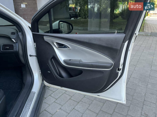 Белый Шевроле Вольт, объемом двигателя 1.4 л и пробегом 262 тыс. км за 11000 $, фото 43 на Automoto.ua