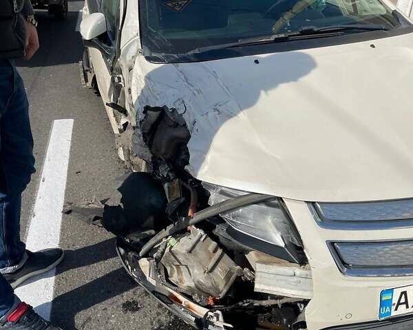 Белый Шевроле Вольт, объемом двигателя 1.4 л и пробегом 170 тыс. км за 5500 $, фото 4 на Automoto.ua