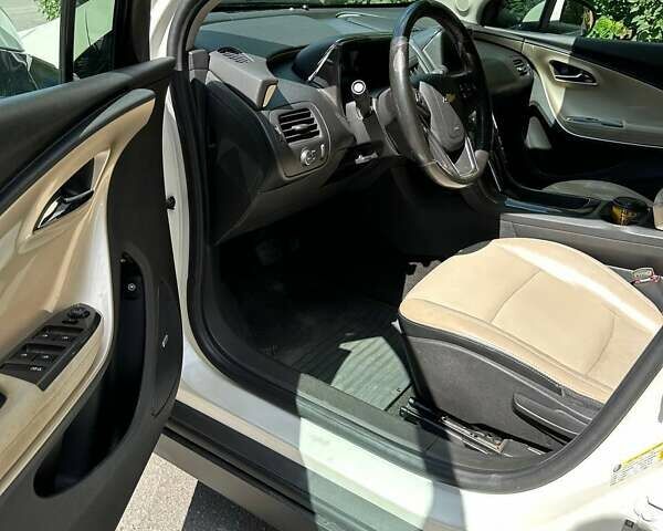 Белый Шевроле Вольт, объемом двигателя 1.4 л и пробегом 196 тыс. км за 11700 $, фото 11 на Automoto.ua