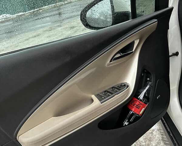 Белый Шевроле Вольт, объемом двигателя 1.4 л и пробегом 198 тыс. км за 10900 $, фото 11 на Automoto.ua