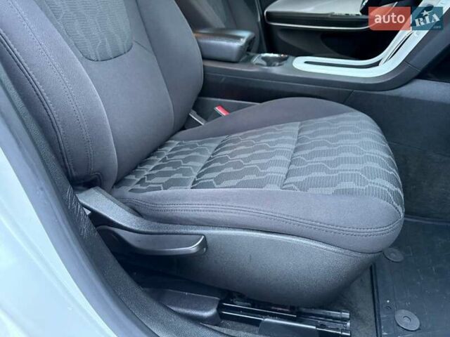 Белый Шевроле Вольт, объемом двигателя 1.4 л и пробегом 140 тыс. км за 8800 $, фото 14 на Automoto.ua