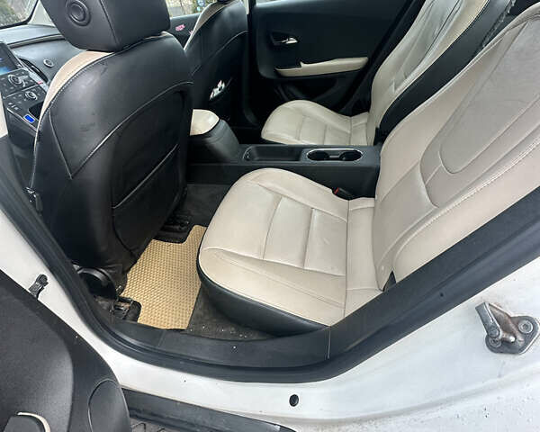 Белый Шевроле Вольт, объемом двигателя 1.4 л и пробегом 245 тыс. км за 8400 $, фото 14 на Automoto.ua