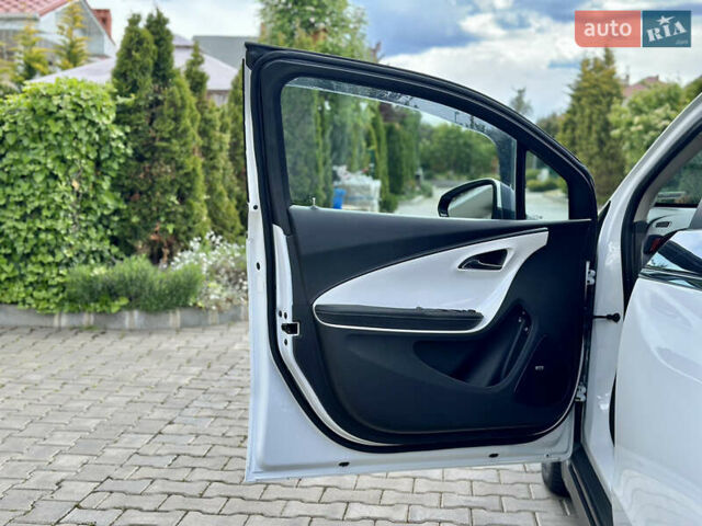 Білий Шевроле Вольт, об'ємом двигуна 1.4 л та пробігом 150 тис. км за 9000 $, фото 34 на Automoto.ua