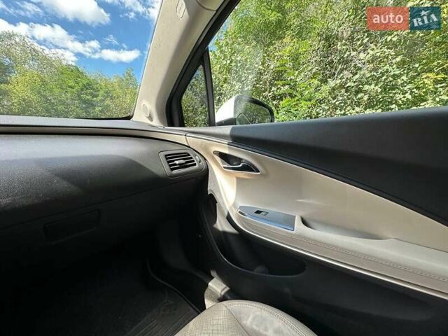 Белый Шевроле Вольт, объемом двигателя 1.4 л и пробегом 196 тыс. км за 11700 $, фото 14 на Automoto.ua