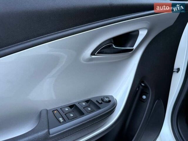 Белый Шевроле Вольт, объемом двигателя 1.4 л и пробегом 140 тыс. км за 8800 $, фото 18 на Automoto.ua