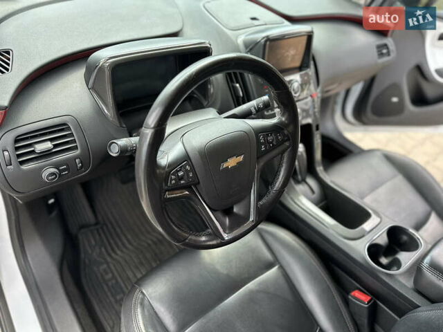 Білий Шевроле Вольт, об'ємом двигуна 1.4 л та пробігом 150 тис. км за 9000 $, фото 37 на Automoto.ua