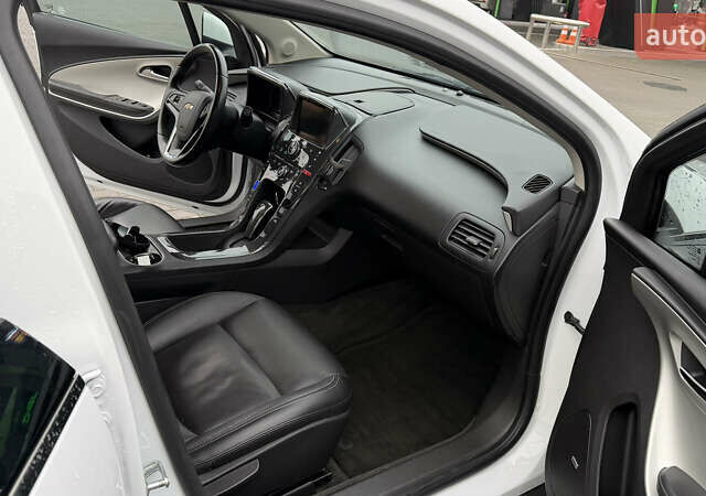 Белый Шевроле Вольт, объемом двигателя 1.4 л и пробегом 170 тыс. км за 8800 $, фото 9 на Automoto.ua