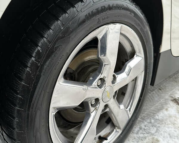 Белый Шевроле Вольт, объемом двигателя 1.4 л и пробегом 198 тыс. км за 10900 $, фото 15 на Automoto.ua