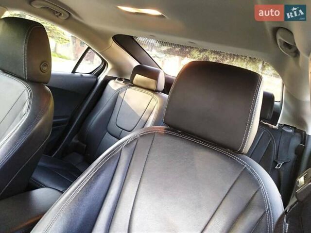 Белый Шевроле Вольт, объемом двигателя 1.4 л и пробегом 189 тыс. км за 8800 $, фото 8 на Automoto.ua