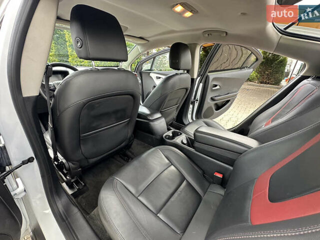 Білий Шевроле Вольт, об'ємом двигуна 1.4 л та пробігом 150 тис. км за 9000 $, фото 27 на Automoto.ua