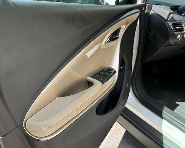 Білий Шевроле Вольт, об'ємом двигуна 1.4 л та пробігом 195 тис. км за 12700 $, фото 10 на Automoto.ua