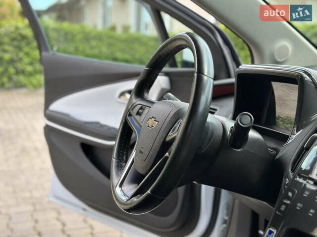 Білий Шевроле Вольт, об'ємом двигуна 1.4 л та пробігом 150 тис. км за 9000 $, фото 58 на Automoto.ua