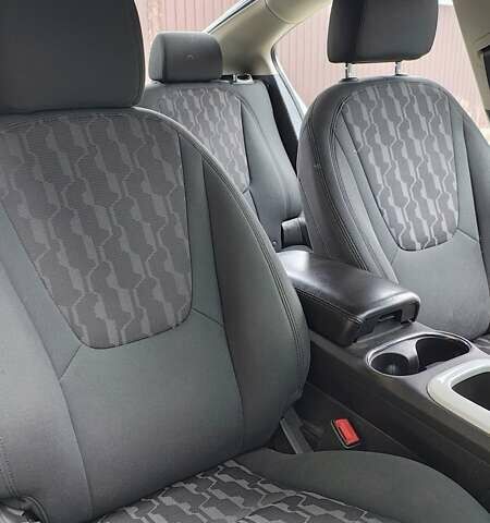 Белый Шевроле Вольт, объемом двигателя 1.4 л и пробегом 240 тыс. км за 10000 $, фото 23 на Automoto.ua