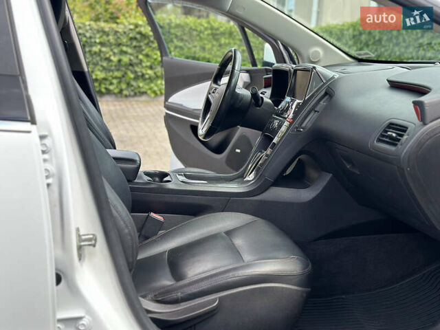 Білий Шевроле Вольт, об'ємом двигуна 1.4 л та пробігом 150 тис. км за 9000 $, фото 54 на Automoto.ua