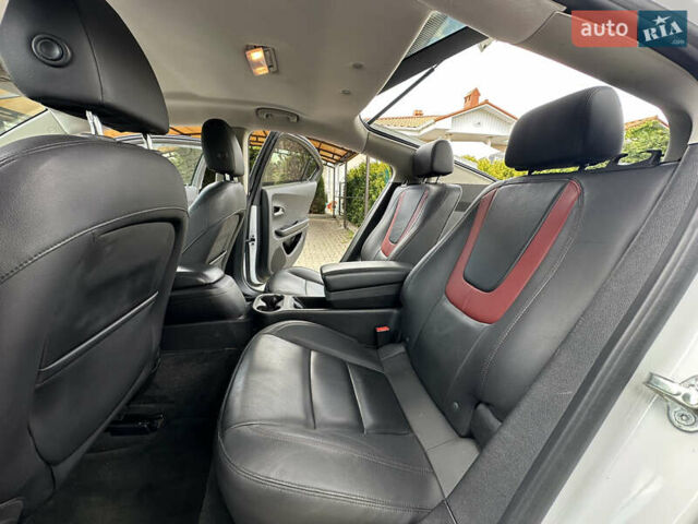 Білий Шевроле Вольт, об'ємом двигуна 1.4 л та пробігом 150 тис. км за 9000 $, фото 28 на Automoto.ua