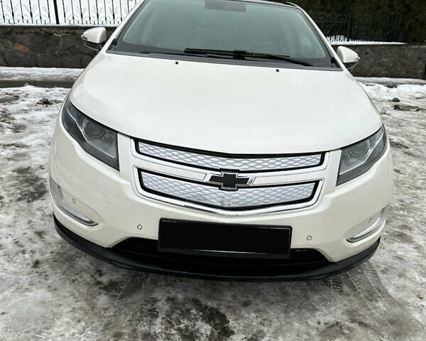 Белый Шевроле Вольт, объемом двигателя 1.4 л и пробегом 198 тыс. км за 10900 $, фото 1 на Automoto.ua