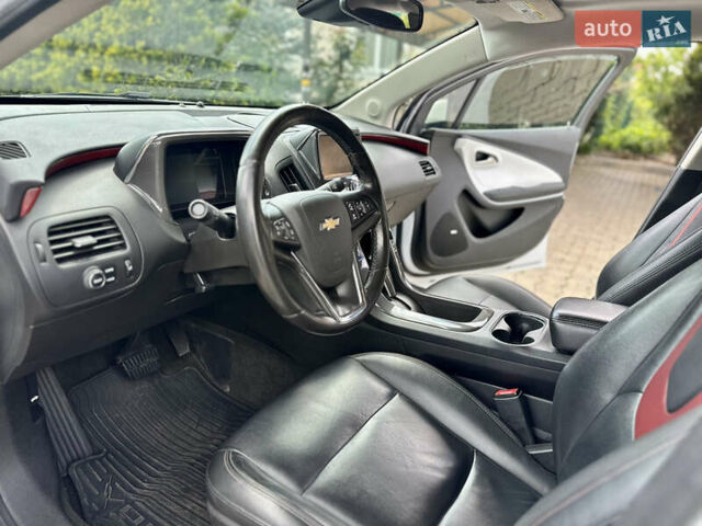 Білий Шевроле Вольт, об'ємом двигуна 1.4 л та пробігом 150 тис. км за 9000 $, фото 35 на Automoto.ua