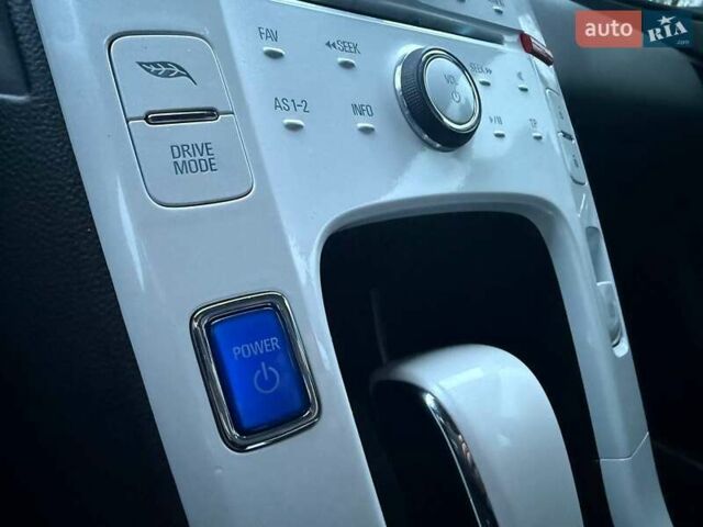 Белый Шевроле Вольт, объемом двигателя 1.4 л и пробегом 140 тыс. км за 8800 $, фото 19 на Automoto.ua
