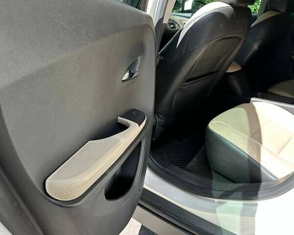 Белый Шевроле Вольт, объемом двигателя 1.4 л и пробегом 196 тыс. км за 11700 $, фото 7 на Automoto.ua