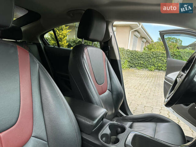 Білий Шевроле Вольт, об'ємом двигуна 1.4 л та пробігом 150 тис. км за 9000 $, фото 63 на Automoto.ua