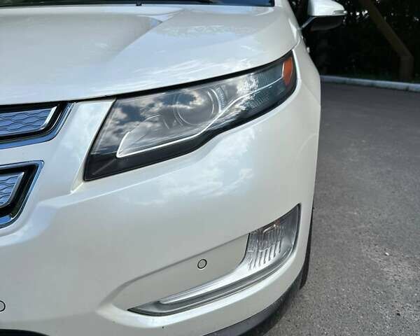 Белый Шевроле Вольт, объемом двигателя 1.4 л и пробегом 196 тыс. км за 11700 $, фото 2 на Automoto.ua